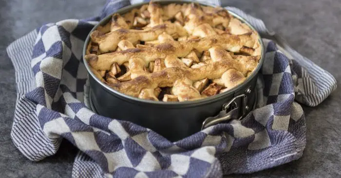 Dutch Oven Cooking, Tips, Tricks, no-no's And Some Recipes - There are a lot of benefits when it comes to purchasing a cast iron Dutch oven for the reason that it is not only long-lasting but at the same time it has superb heat retention.