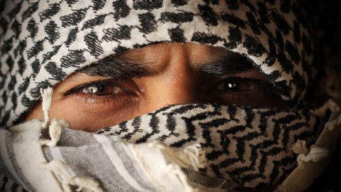 How To Tie a Shemagh (also known as Yashmag, Gutrah, Shmag and Keffiyeh)