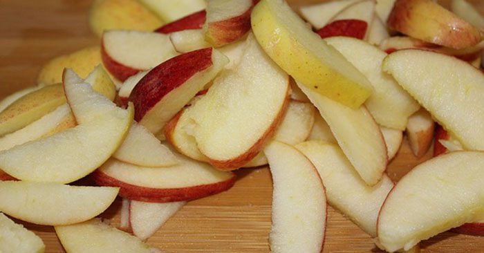 Apple Braided Bread Recipe - I actually think you may prefer this to apple pie. The bread is soft, moist and tastes amazing. The apples are soft, warm and the two together creates a taste explosion in your mouth.