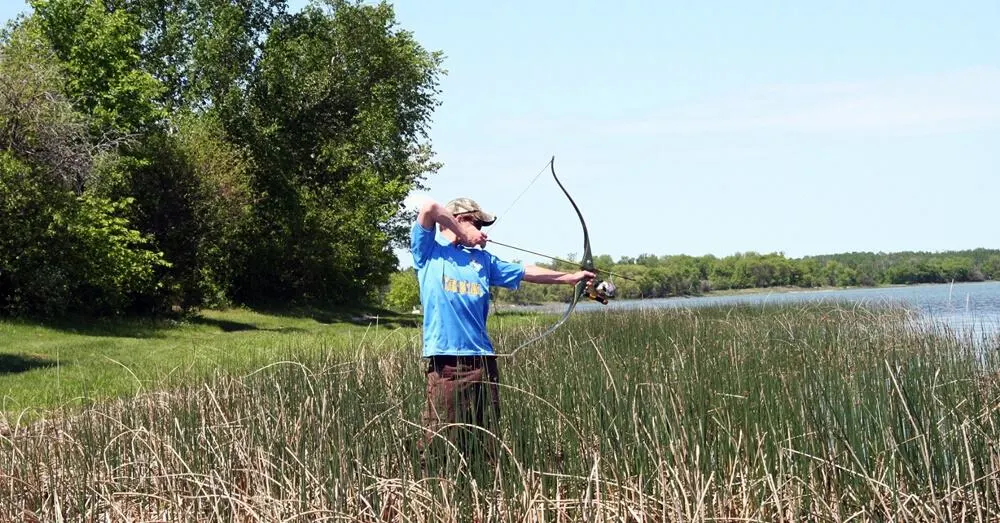 Bowfishing with a Recurve Bow - The 5 Best Techniques You Need to Know - Bowfishing has become a popular off-season sport for hunters and fishermen alike. The recurve bow has gained in popularity lately and it's gaining traction as the best choice for bowfishing. Image by ourdoorhub.com