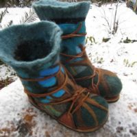 How To Make The Warmest, Cheapest Wool Boots Ever — With Winter in full effect, it is important to have the right footwear or risk getting frostbite. This is something you DO NOT want to get. If you are like me and are on a tight budget a good pair of snowshoes/boots can set you back a good hundred bucks if not more.
