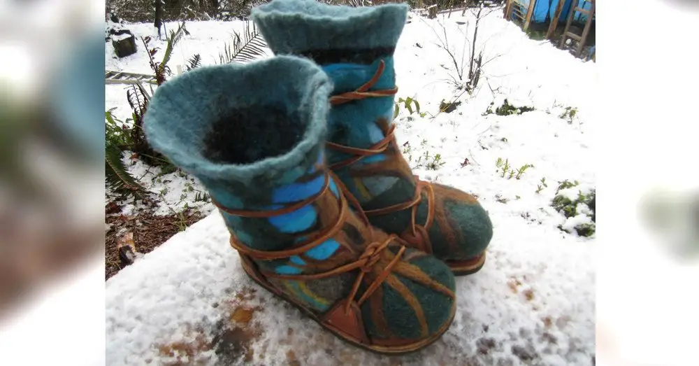  How To Make The Warmest, Cheapest Wool Boots Ever — With Winter in full effect, it is important to have the right footwear or risk getting frostbite. This is something you DO NOT want to get. If you are like me and are on a tight budget a good pair of snowshoes/boots can set you back a good hundred bucks if not more.