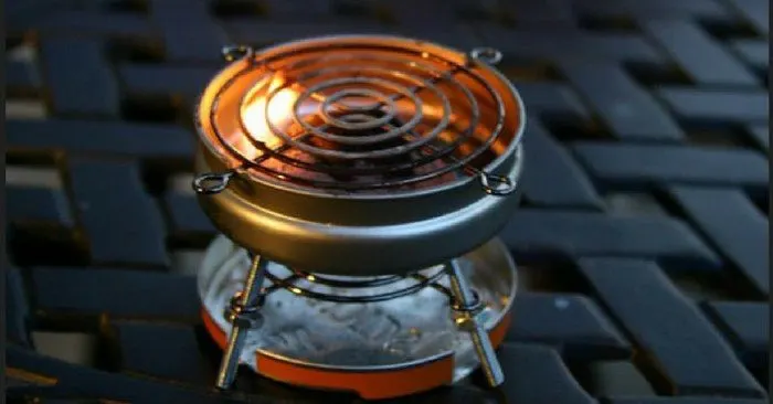 16 DIY Survival Stove Projects - There are countless ways to make survival stoves. They can be ultra simple hobo stoves made from a single food can, alcohol stoves from soda cans or more complex stoves that require some tools and preparation.