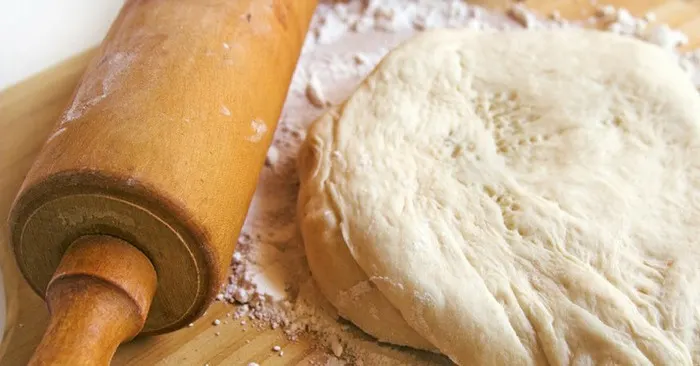 How To Make Crazy Dough For Everything — I have never heard of crazy dough until today. This stuff is crazy good and crazy useful.. no pun intended. This dough can be used for pizza, pie, rolls, scones or anything else that calls for dough.
