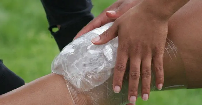 Make Your Own Gel Ice Packs — How many times have you used gel ice packs in your life? Their uses are almost limitless: from medical applications to keeping your sandwiches cool, gel ice packs are handy to have in the freezer.