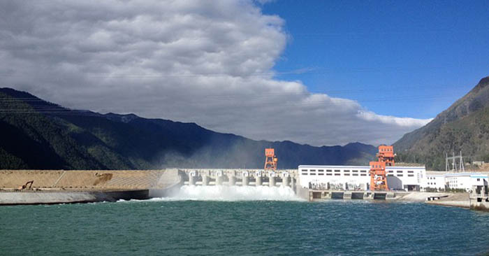 How To Make Your Own Hydro Power - Obviously this isn't a real secure way of generating enough power to run a whole house but if certainly could help and is a very efficient method of harnessing power.