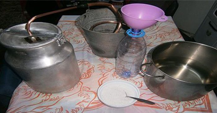 How to Make Your Own Distiller at Home To Filter And Desalinate Water - The author has created a nice simple distiller that can be made easily. This option to distill the water you find allows you to get the cleanest water possible in a survival situation. Because we don't have access to a distillery and we think they are too hard to build we often neglect the possibility of distilling our water.