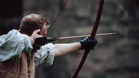 Between a Compound Bow and Recurve Bow Which is the Best for Survival?