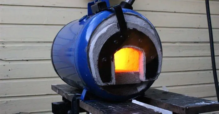How to Make a Propane Forge - There is really no limit to the things you can make with a working forge. With the right tools this creation seems pretty easy to make.