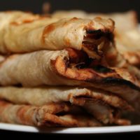 How To Make Bannock Or Indian Bread, The Food Of Mountain Men - To put it in a few words, bannock is a round, heavy and unleavened bread. Most mountain men call it a flat cake.