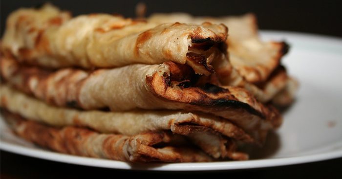 How To Make Bannock Or Indian Bread, The Food Of Mountain Men - To put it in a few words, bannock is a round, heavy and unleavened bread. Most mountain men call it a flat cake.