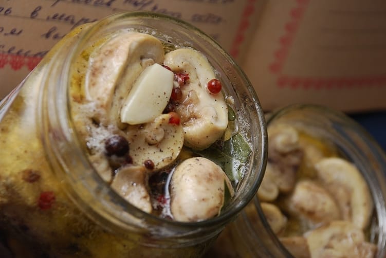 grow mushrooms at home and store in a mason jar