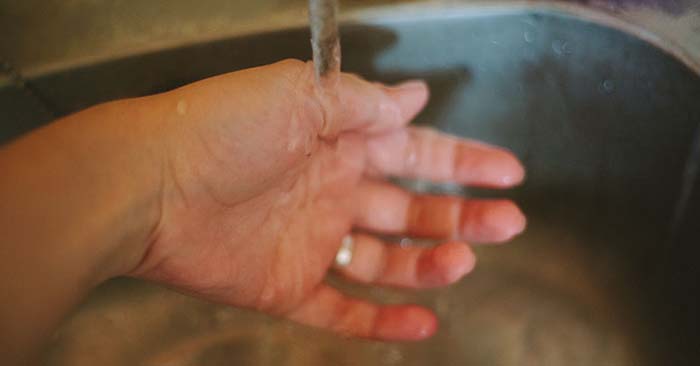 How to Treat a Burn: From Soothing to Healing - Burns can get really nasty real fast. In a survival situation you will find that large open, pus filled wounds will easily get infected. This could wind up costing you much more than just proper burn healing.