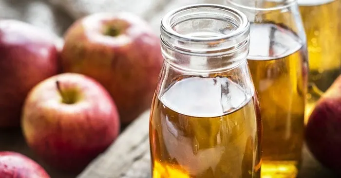 Applied to the skin, this home remedy provides quick pain relief for burns. Apple cider vinegar acts as an anti-inflammatory and antiseptic.
