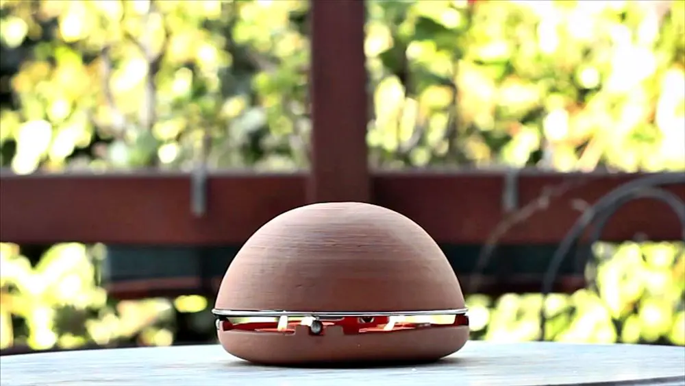 The Egloo Space Heater presents a few unique opportunities. One of those is the ability to warm a small area using some simple wooden wicks and radiant heat