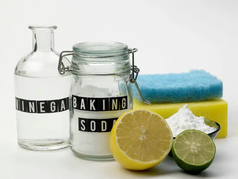 Baking soda and lemons scrub