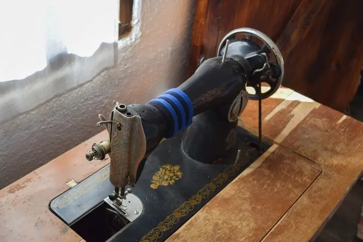 manual sewing machine that doesn't need power