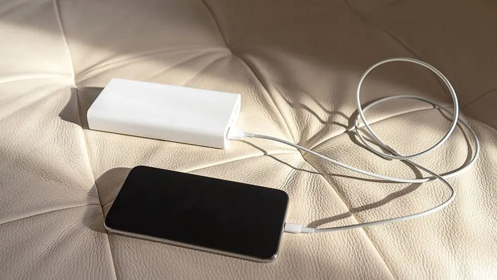 How to recharge your phone without electricity1