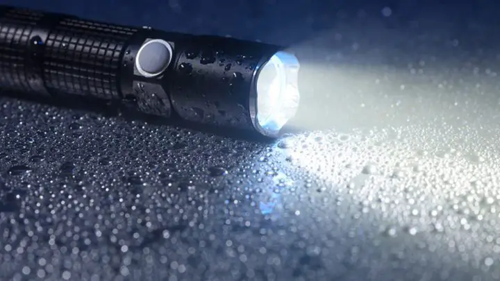 Best S.O.S Flashlights – Our Reviews and Comparisons