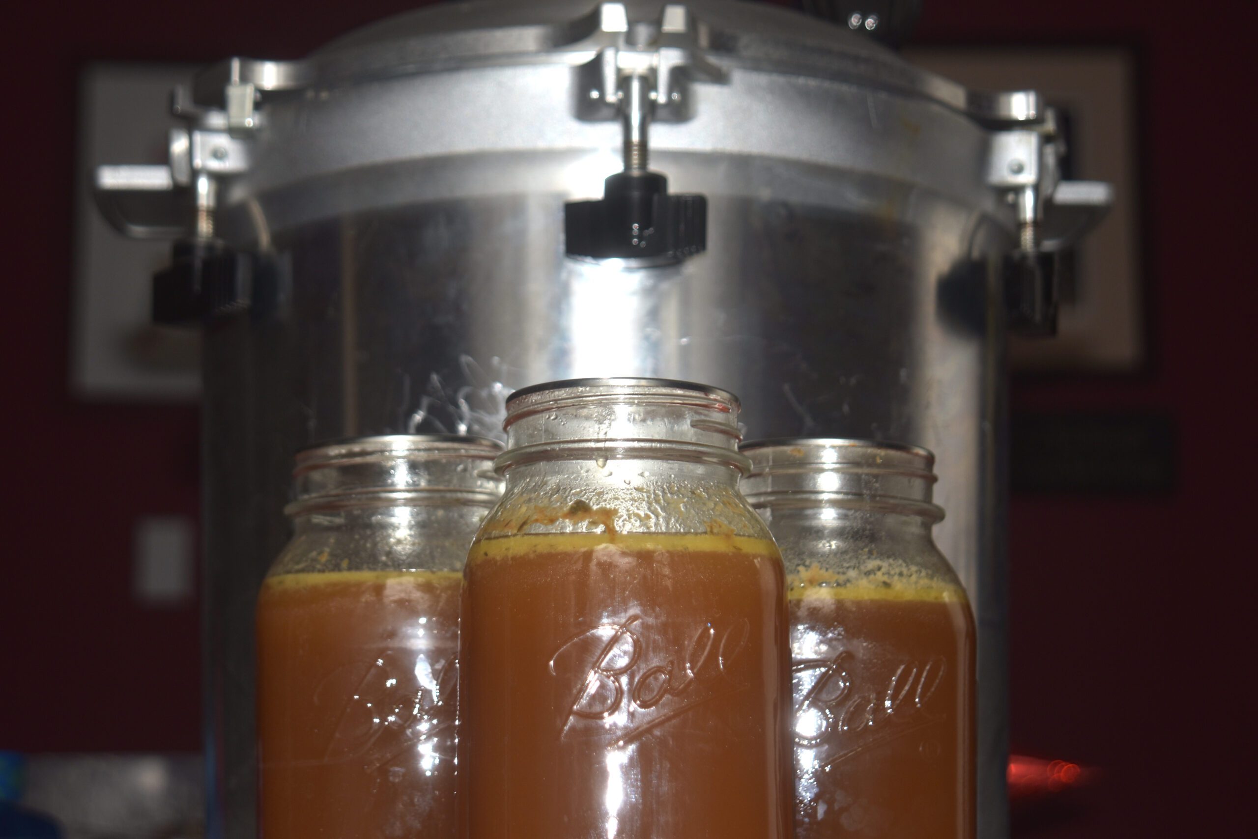 How To Pressure Can Chicken Stock (Recipe) 1 MIGrey 20220427 PressureCanningChickenStock Jars scaled