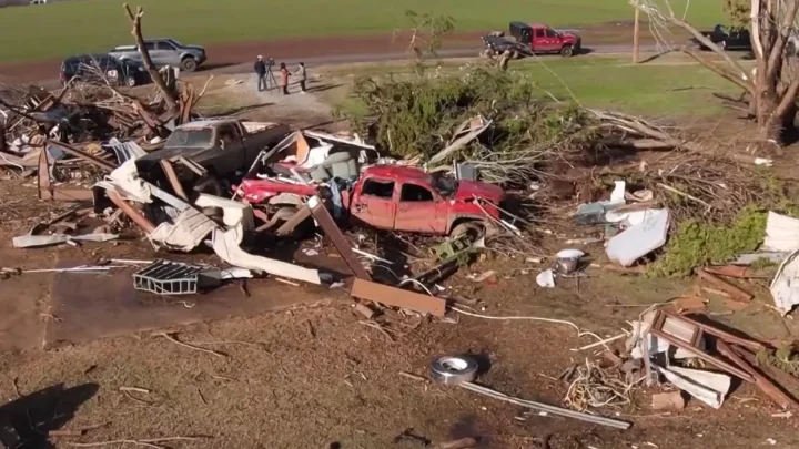 Storm envelops Texas driver, who calmly notes: ‘I am in a tornado’