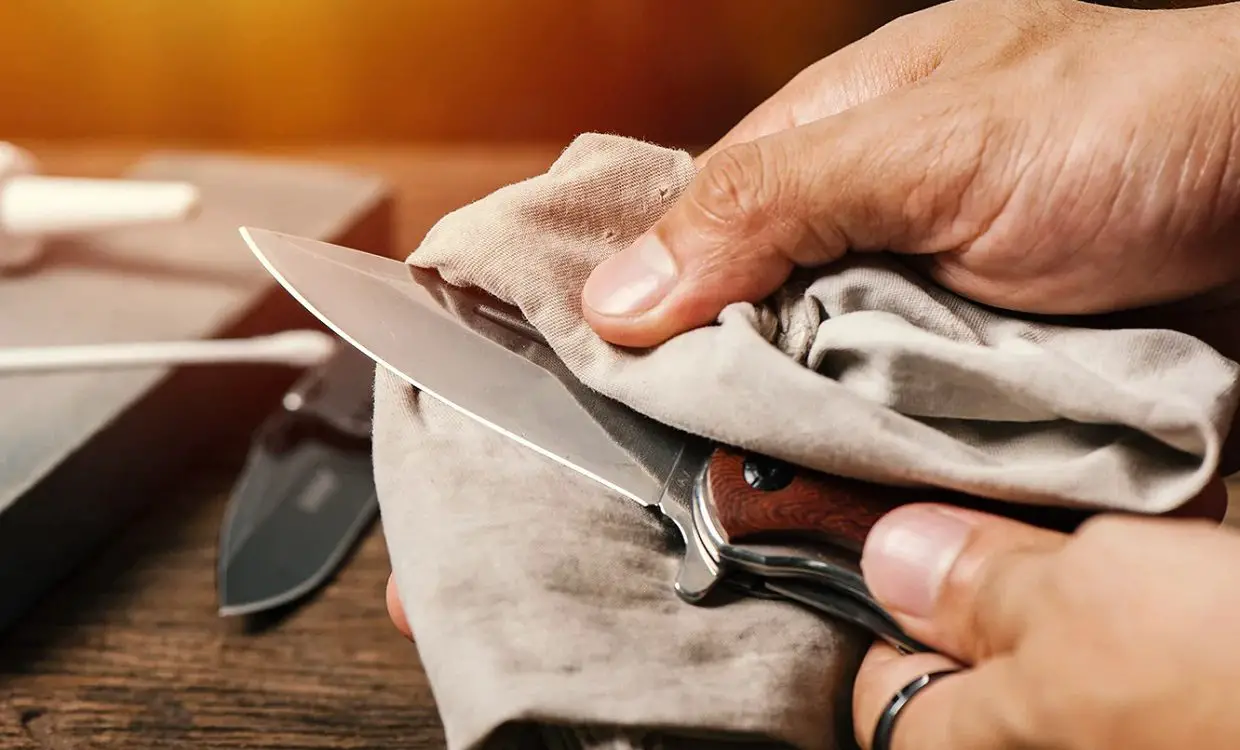 Before sharpening pocket knife, it's essential to clean it