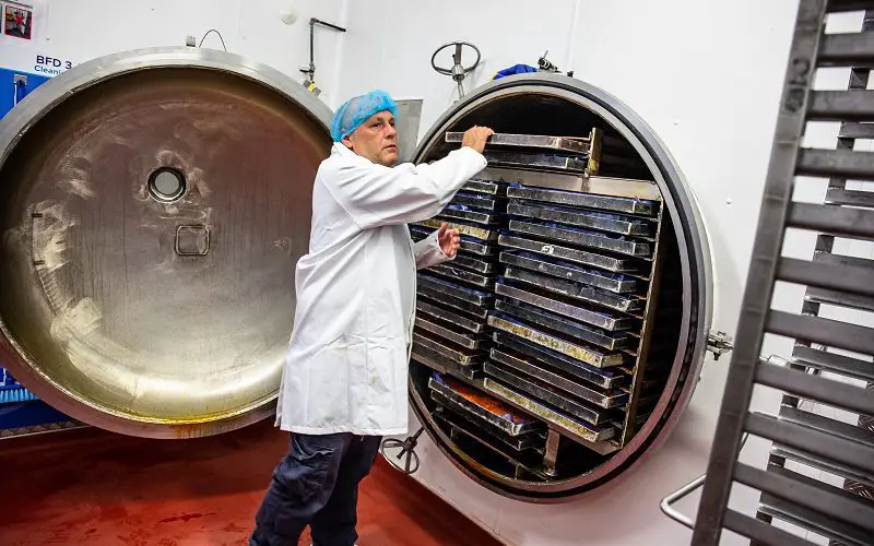 How to Freeze Dry Food: Save Money and Reduce Waste 8 Industrial freeze dryer