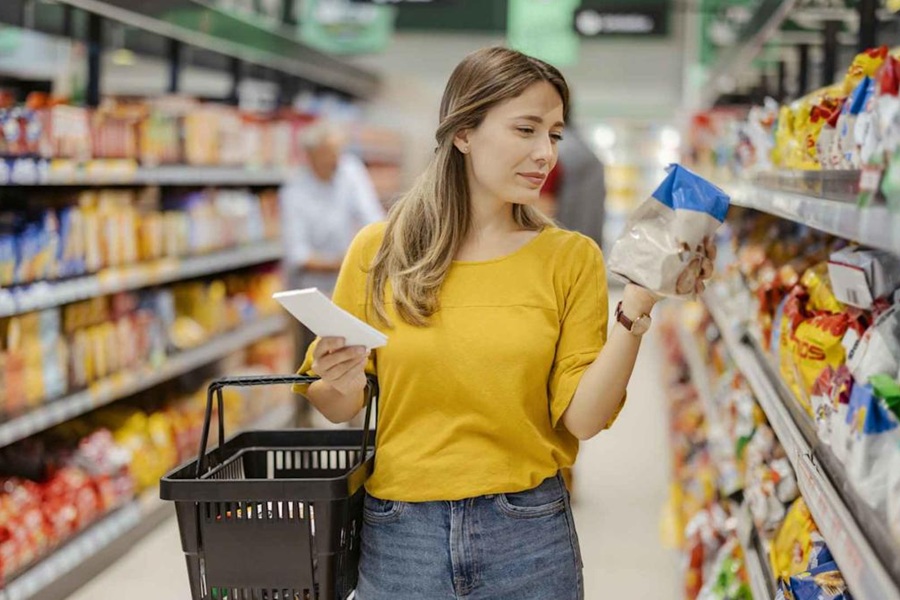 looking for food in shopping mall