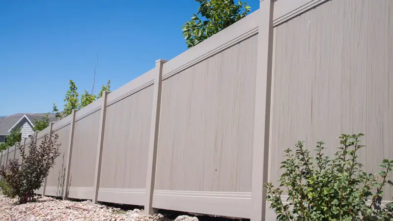 vinyl privacy fence idea